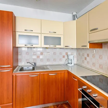 아파트 Comfort In Peaceful Area - With Garden *