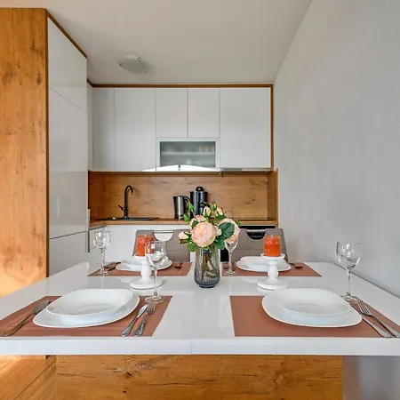 Comfort In Peaceful Area - With Garden Apartment