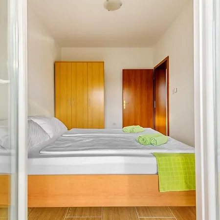 Comfort In Peaceful Area - With Garden 아파트 자다르