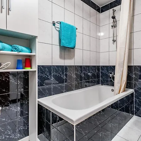 아파트 Comfort In Peaceful Area - With Garden