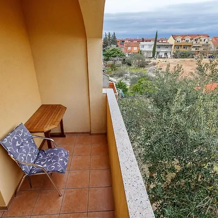 아파트 Comfort In Peaceful Area - With Garden