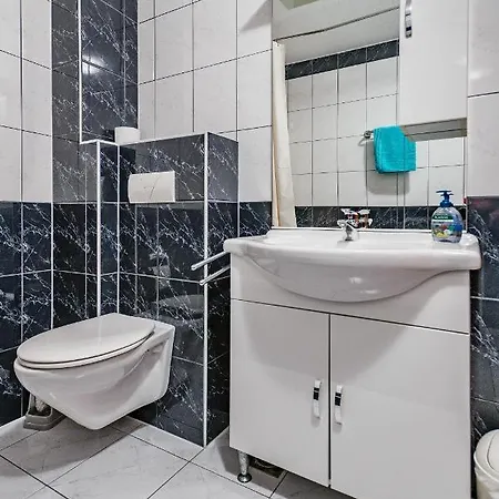 아파트 Comfort In Peaceful Area - With Garden