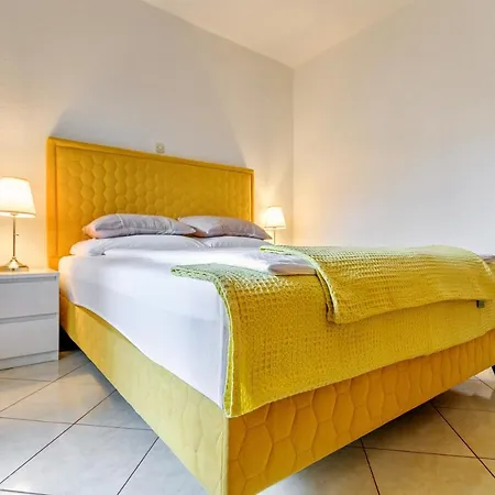 Comfort In Peaceful Area - With Garden 아파트