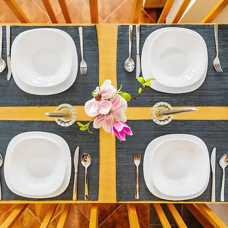 Comfort In Peaceful Area - With Garden 아파트 자다르