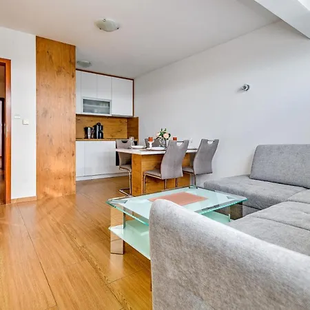 아파트 Comfort In Peaceful Area - With Garden