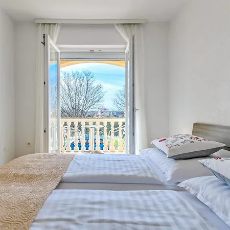 아파트 Comfort In Peaceful Area - With Garden *