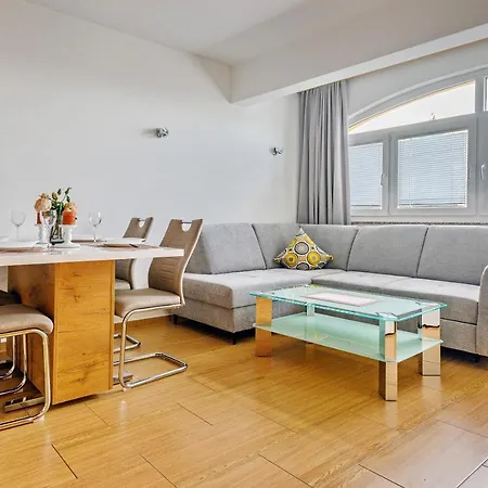 아파트 Comfort In Peaceful Area - With Garden 자다르