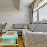 Comfort In Peaceful Area - With Garden Задар