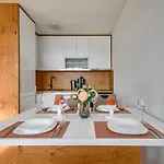 Comfort In Peaceful Area - With Garden Апартаменты