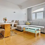 Апартаменты Comfort In Peaceful Area - With Garden Задар