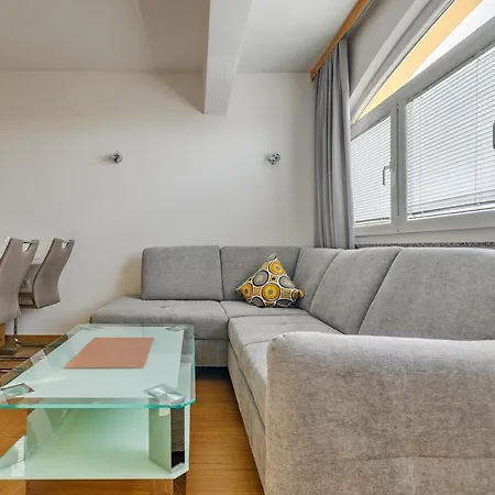 Comfort In Peaceful Area - With Garden Задар
