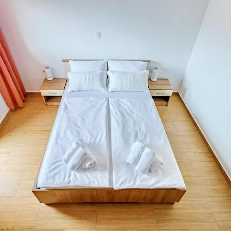 Comfort In Peaceful Area - With Garden * Ζαντάρ