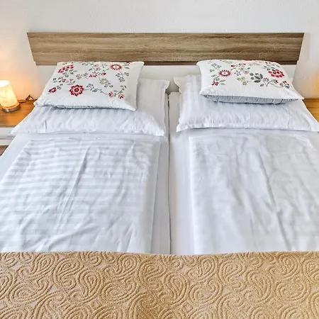 Διαμέρισμα Comfort In Peaceful Area - With Garden Ζαντάρ