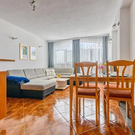 Comfort In Peaceful Area - With Garden Daire *