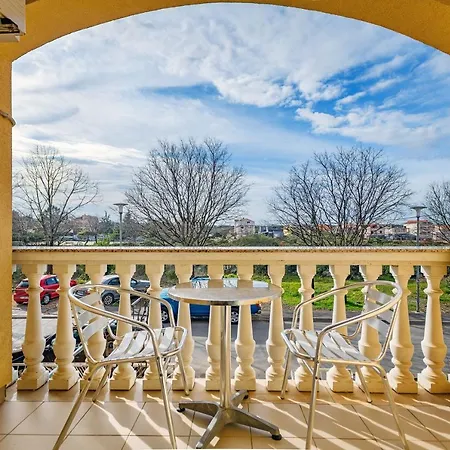 Διαμέρισμα Comfort In Peaceful Area - With Garden *