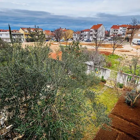 Comfort In Peaceful Area - With Garden Apartamento Zadar