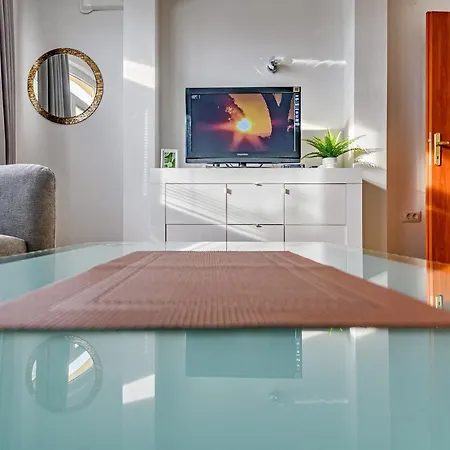 Comfort In Peaceful Area - With Garden Διαμέρισμα