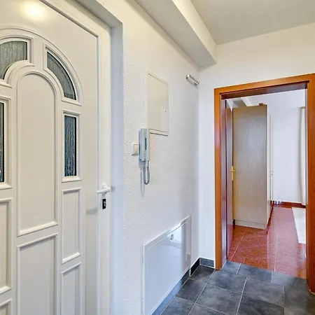 Comfort In Peaceful Area - With Garden * Ζαντάρ