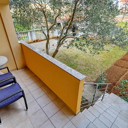 Comfort In Peaceful Area - With Garden Ζαντάρ