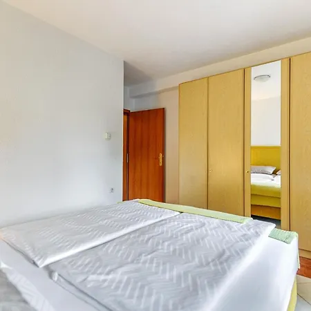 Comfort In Peaceful Area - With Garden