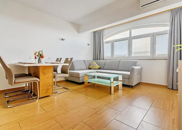 Daire Comfort In Peaceful Area - With Garden Zadar