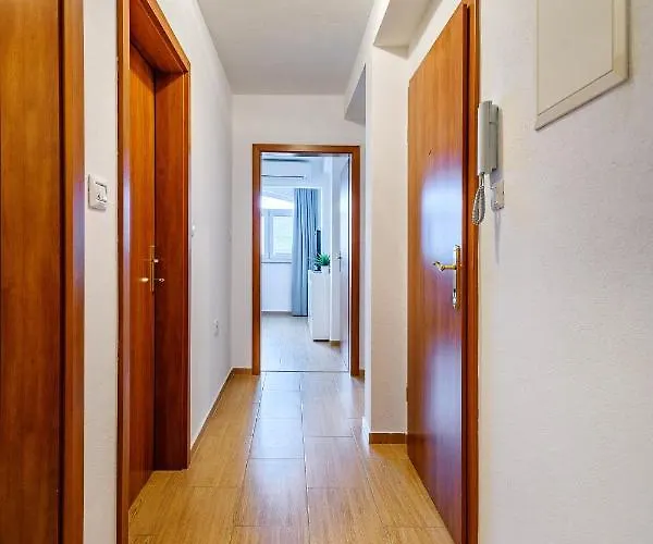 Daire Comfort In Peaceful Area - With Garden *