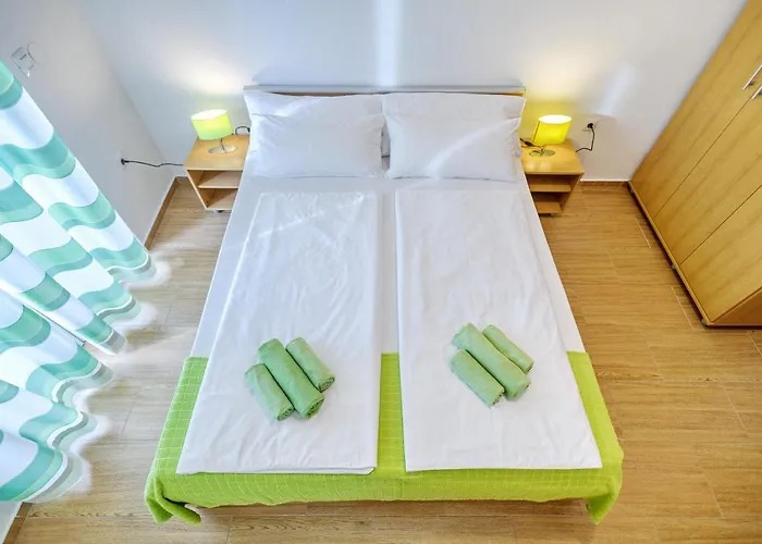 Apartment Comfort In Peaceful Area - With Garden *