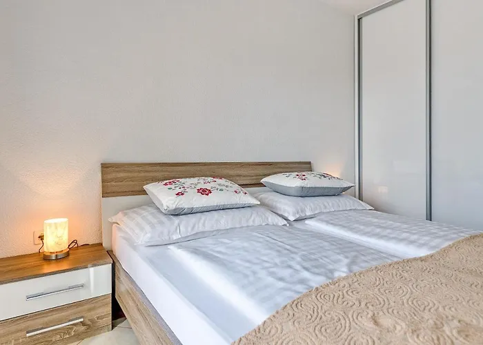 Comfort In Peaceful Area - With Garden Daire