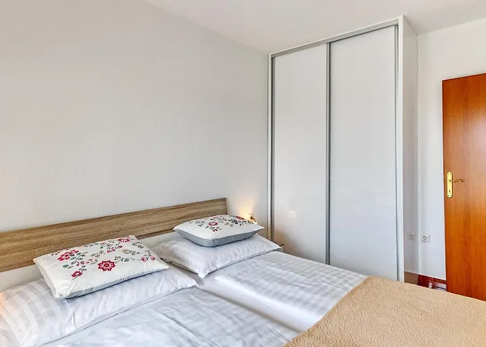 Comfort In Peaceful Area - With Garden Daire *